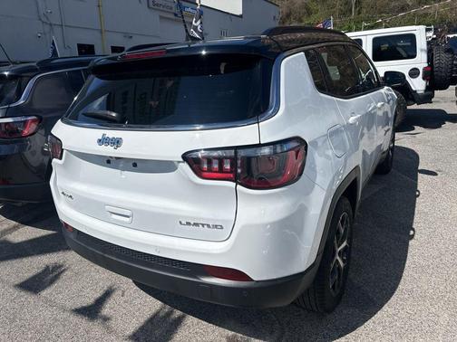 Bright White Clearcoat 2024 Jeep Compass Limited