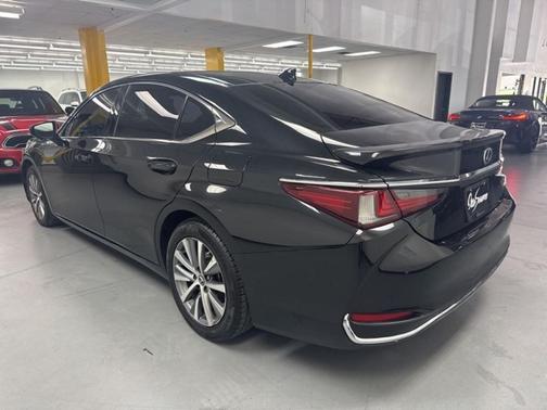 2020 Lexus ES 300h Base