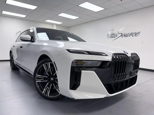 2023 BMW 740 i