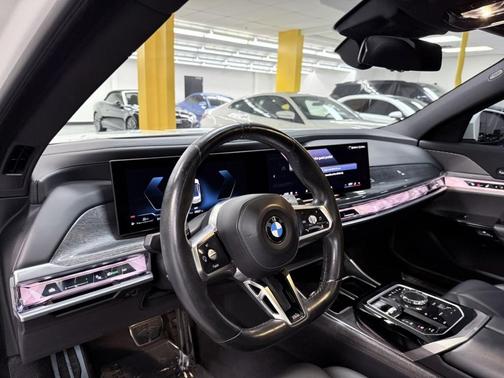 2023 BMW 740 i