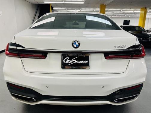 2022 BMW 740 i