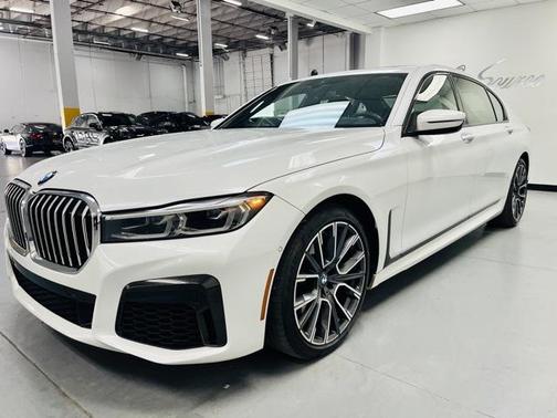 2022 BMW 740 i