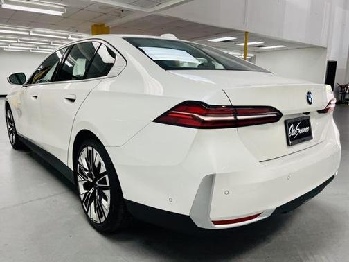 2024 BMW 530 i