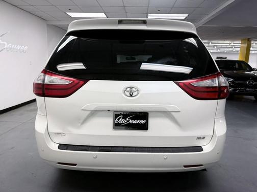 2016 Toyota Sienna XLE