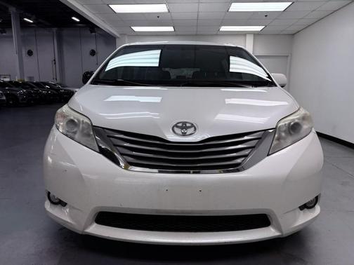 2016 Toyota Sienna XLE