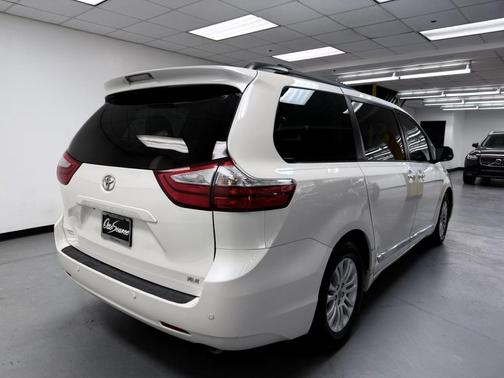 2016 Toyota Sienna XLE
