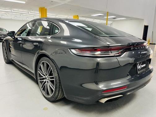2022 Porsche Panamera
