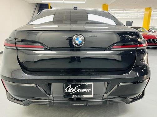 2024 BMW 740 i