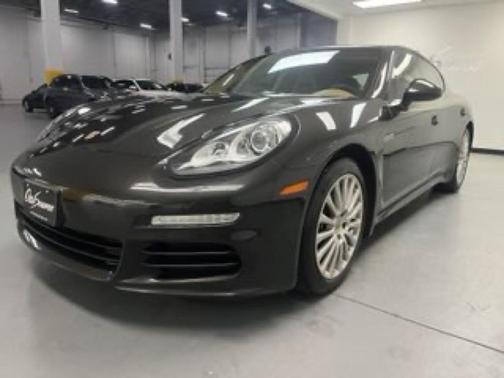 2016 Porsche Panamera 4
