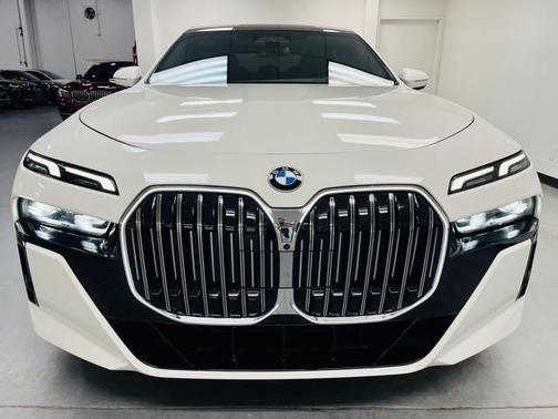 2023 BMW 740 i