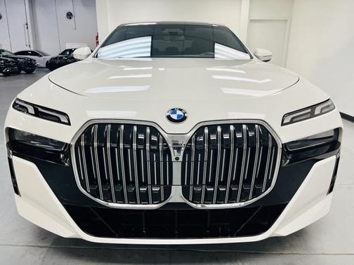 2023 BMW 740 i