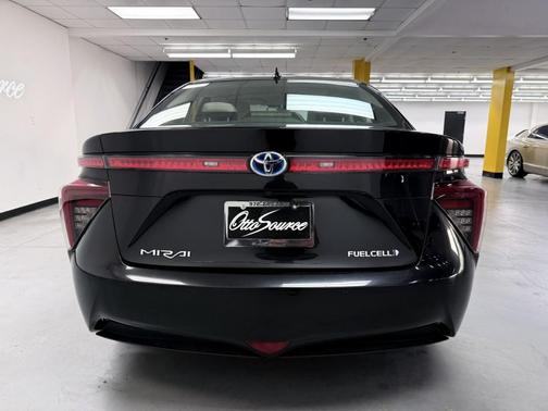2018 Toyota Mirai Base