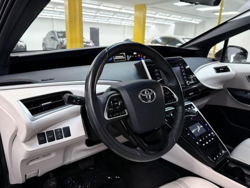 2018 Toyota Mirai Base