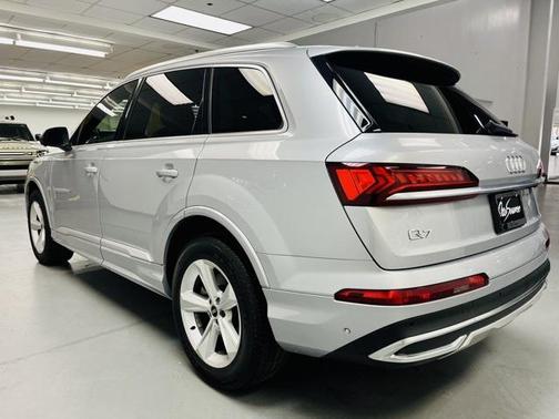 2022 Audi Q7 45 Premium Plus