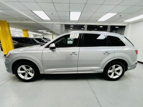 2022 Audi Q7 45 Premium Plus