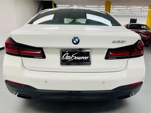 2022 BMW 530 i