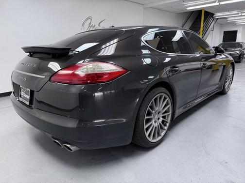 2011 Porsche Panamera 4
