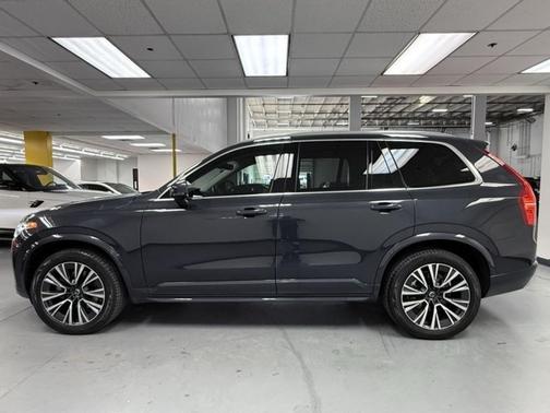 2021 Volvo XC90 T6 Momentum