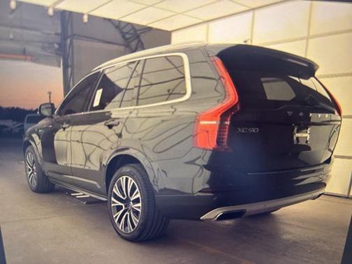 2021 Volvo XC90 T6 Momentum