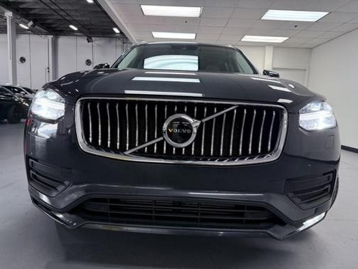 2021 Volvo XC90 T6 Momentum