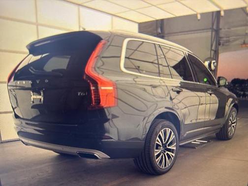 2021 Volvo XC90 T6 Momentum