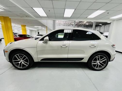 2022 Porsche Macan Base