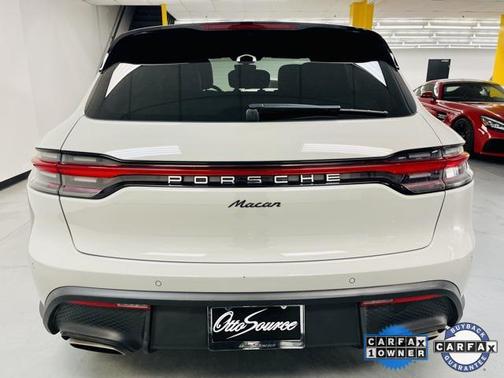 2022 Porsche Macan Base