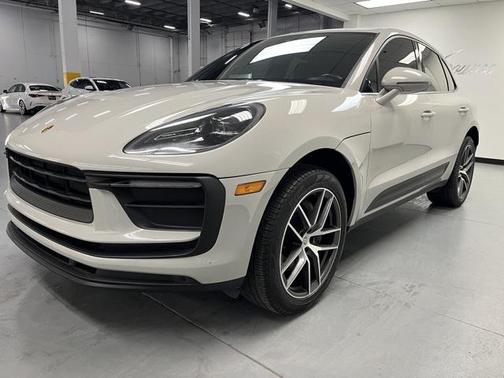 2022 Porsche Macan Base