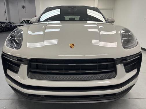 2022 Porsche Macan Base