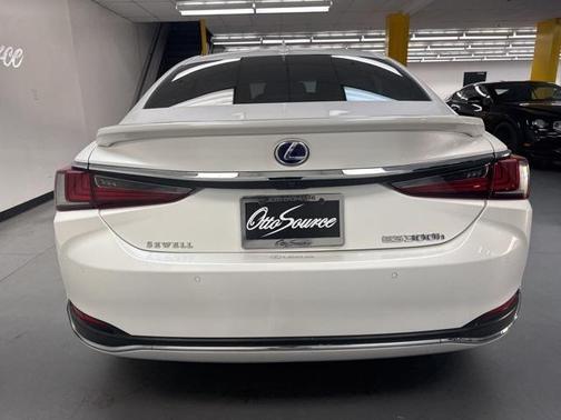 2021 Lexus ES 300h Base
