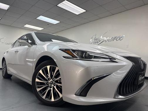 2021 Lexus ES 300h Base