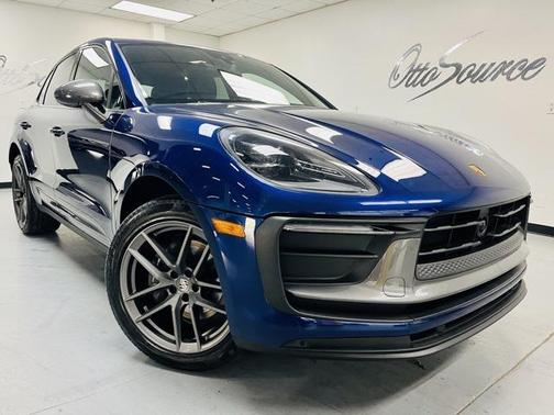 2023 Porsche Macan Base