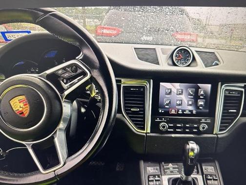 2018 Porsche Macan Base