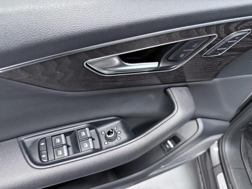 2020 Audi Q7 55 Premium Plus