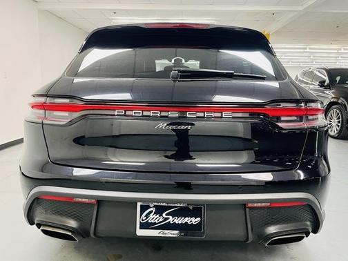 2022 Porsche Macan Base