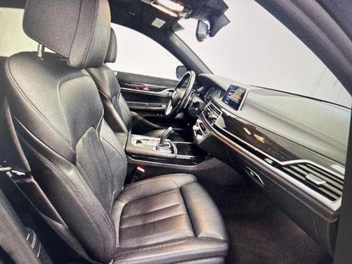 2019 BMW 740 i
