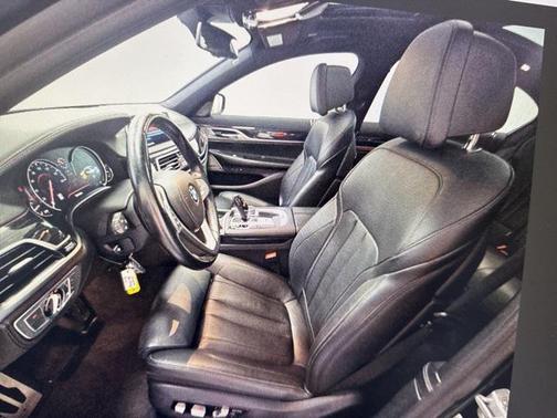 2019 BMW 740 i