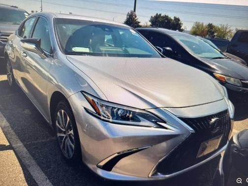 2022 Lexus ES 300h Base