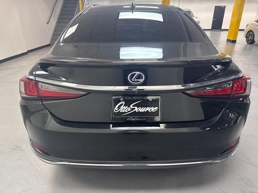 2020 Lexus ES 300h Base