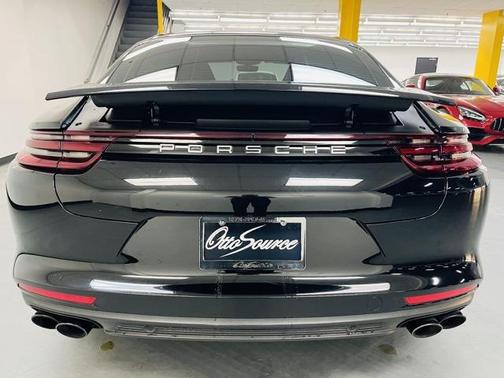 2018 Porsche Panamera 4
