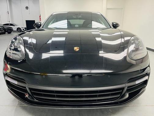 2018 Porsche Panamera 4