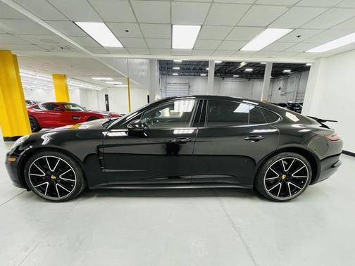 2018 Porsche Panamera 4