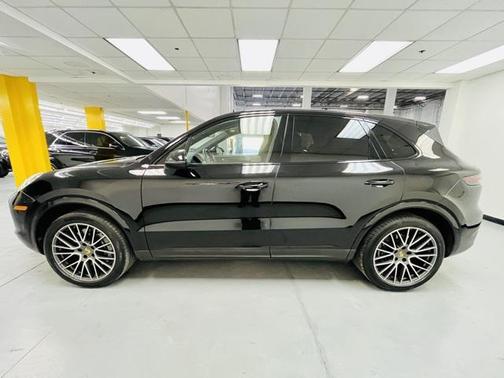 2021 Porsche Cayenne Base