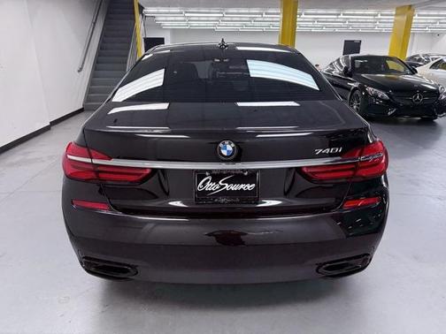 2019 BMW 740 740i