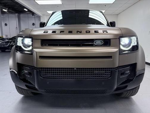 2023 Land Rover Defender X-Dynamic SE