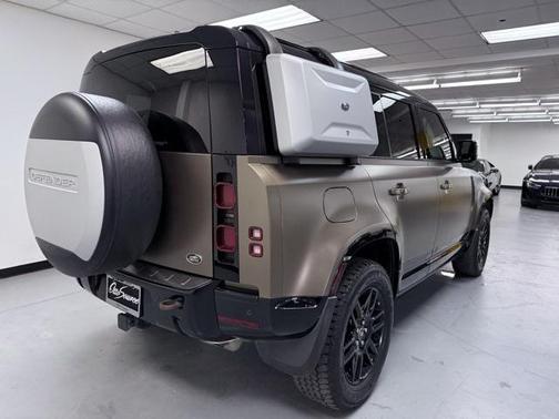 2023 Land Rover Defender X-Dynamic SE