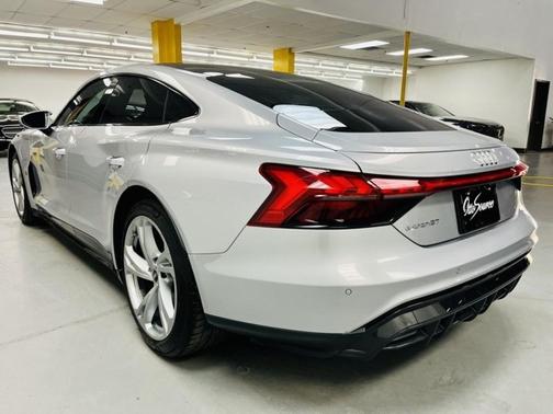 2022 Audi e-tron GT Premium Plus