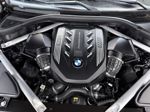2022 BMW X5 M50i