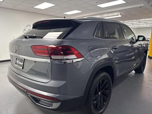2022 Volkswagen Atlas Cross Sport 2.0T SE w/Technology