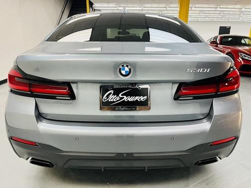 2022 BMW 530 i